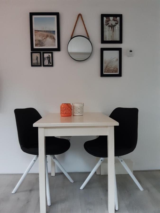 Modern En Sfeervol Appartement Aan Zee Met Airco Заутеланде Экстерьер фото