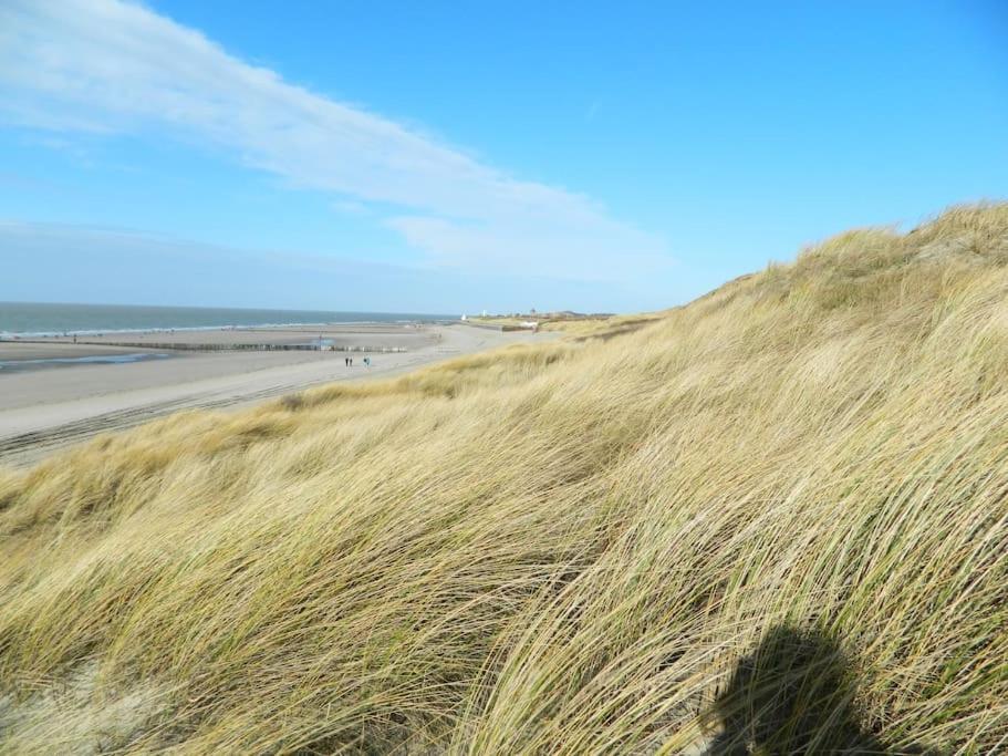 Modern En Sfeervol Appartement Aan Zee Met Airco Заутеланде Экстерьер фото